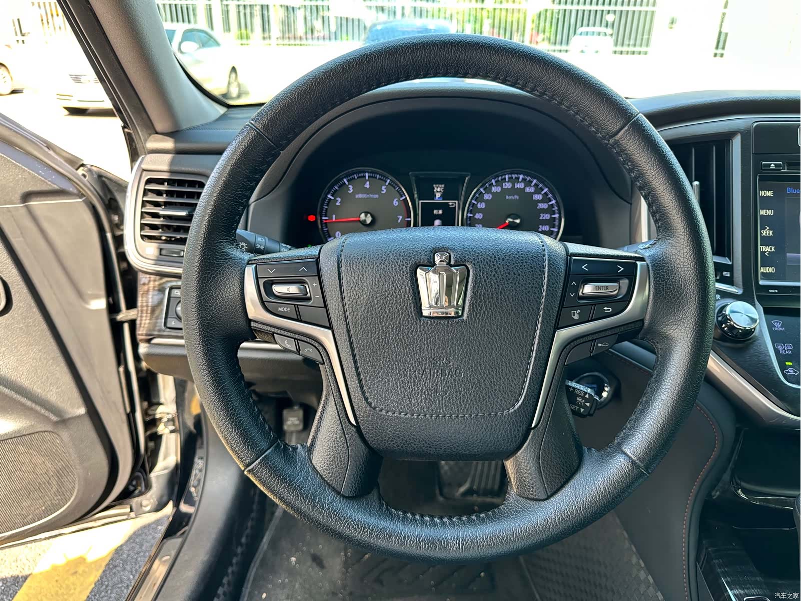 Toyota Crown, 2016 10