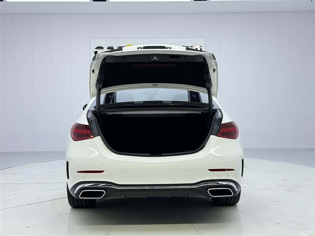Mercedes-Benz C-Class, 2023 13