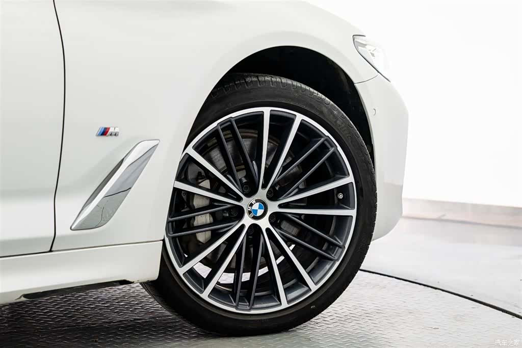 BMW 5 Series, 2021 23