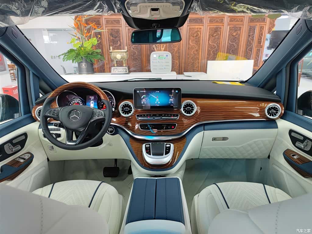 Mercedes-Benz V-Class, 2023 20