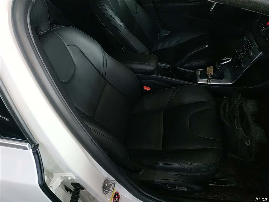 Volvo V40, 2019 24