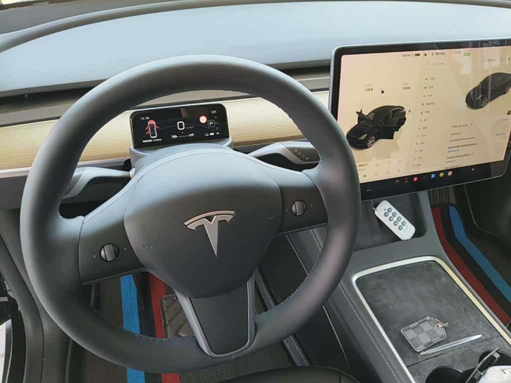 Tesla Model Y, 2023 14