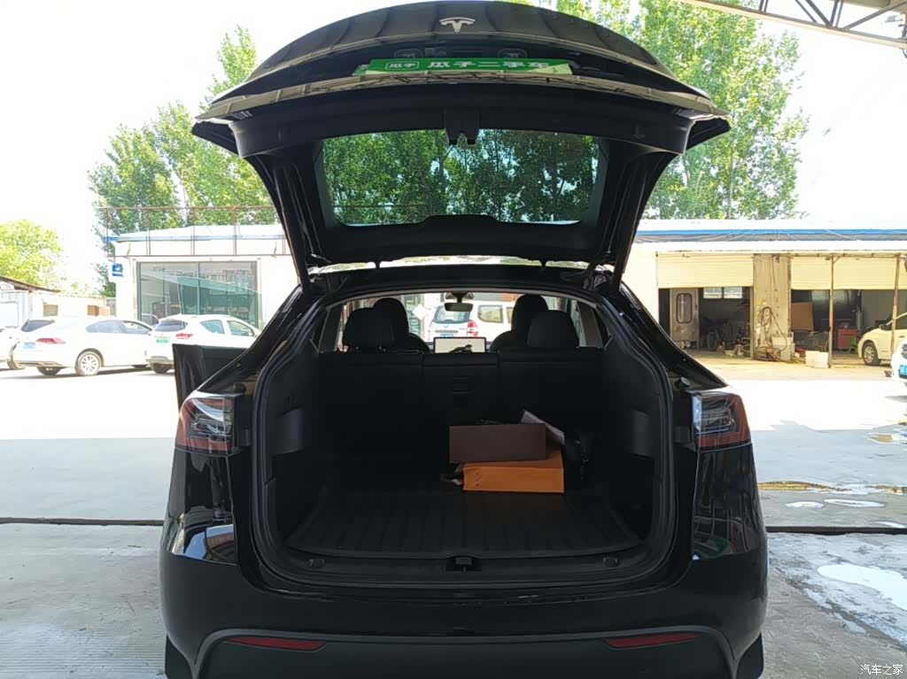 Tesla Model Y, 2023 19