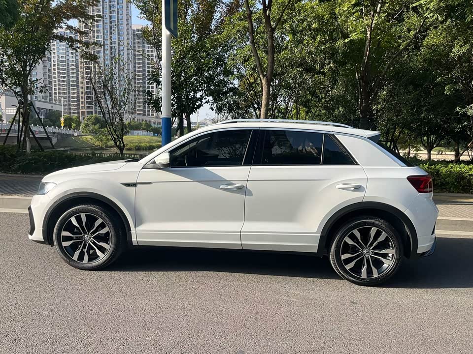 Volkswagen T-ROC exploring Songs