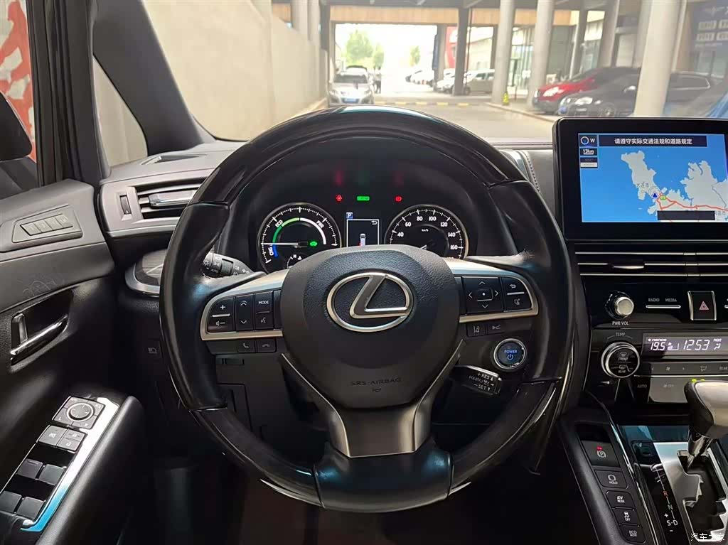 Lexus LM, 2020 13