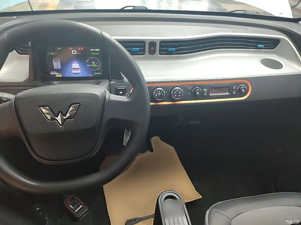 Wuling MINIEV, 2020 10