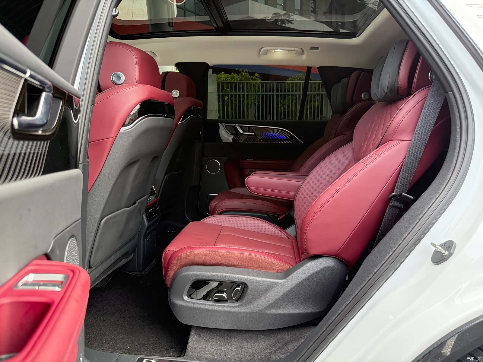 Hongqi E-HS9, 2023 8