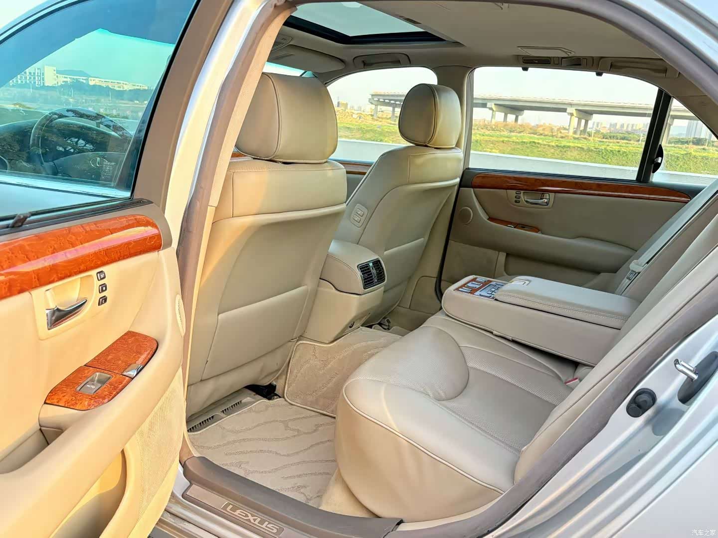 Lexus LS, 2005 9