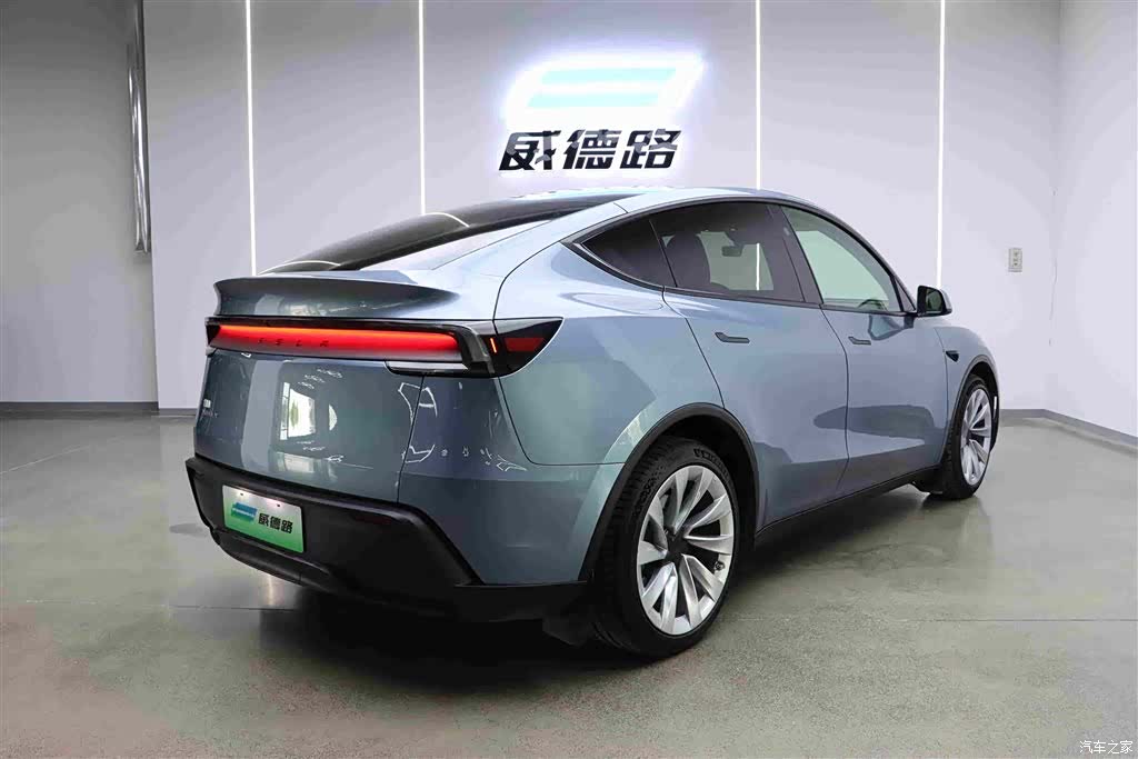 Tesla Model Y, 2025 3