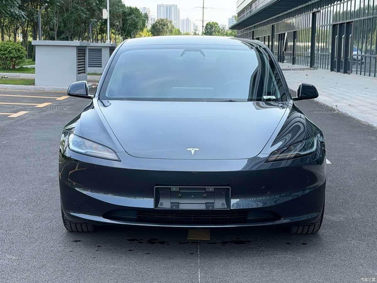 Tesla Model 3, 2025 3