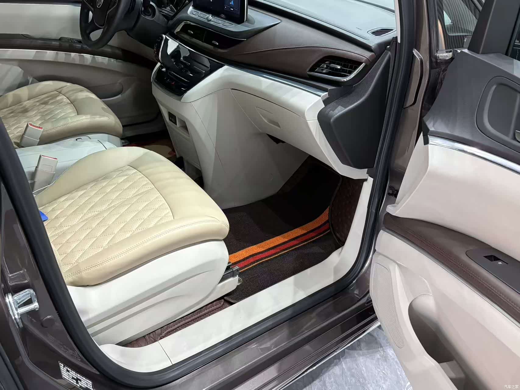 Buick GL8, 2023 7