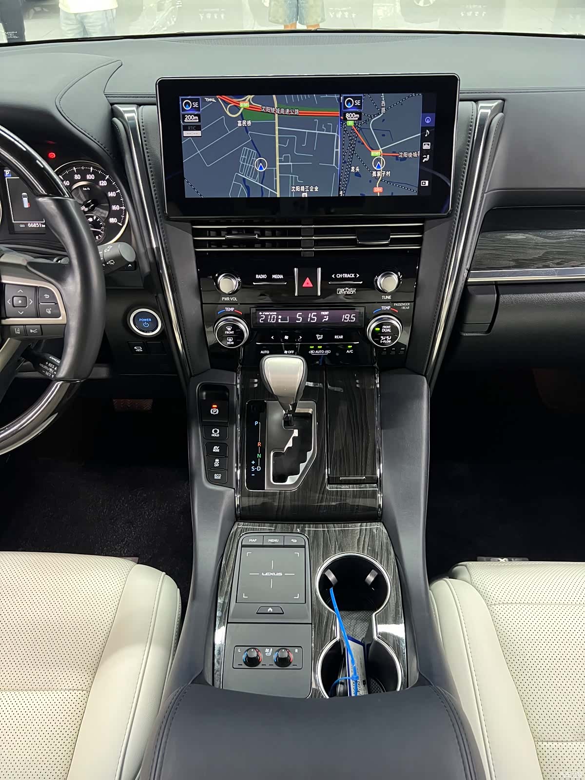 Lexus LM, 2021 16