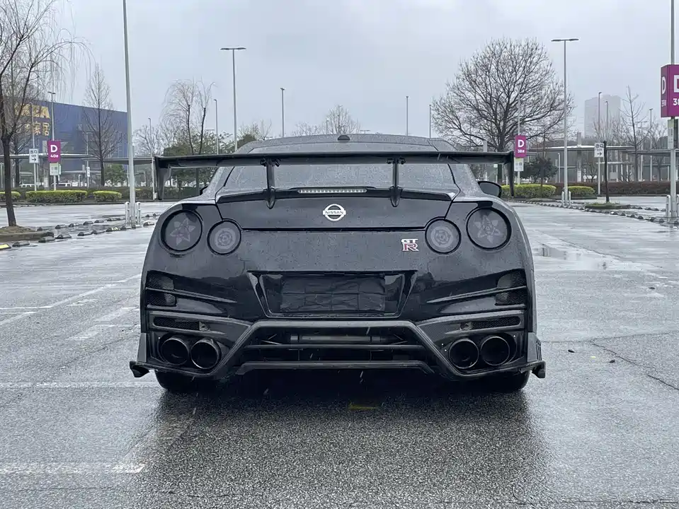 Nissan GT-R