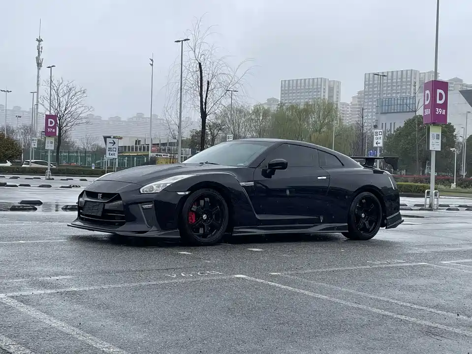 Nissan GT-R