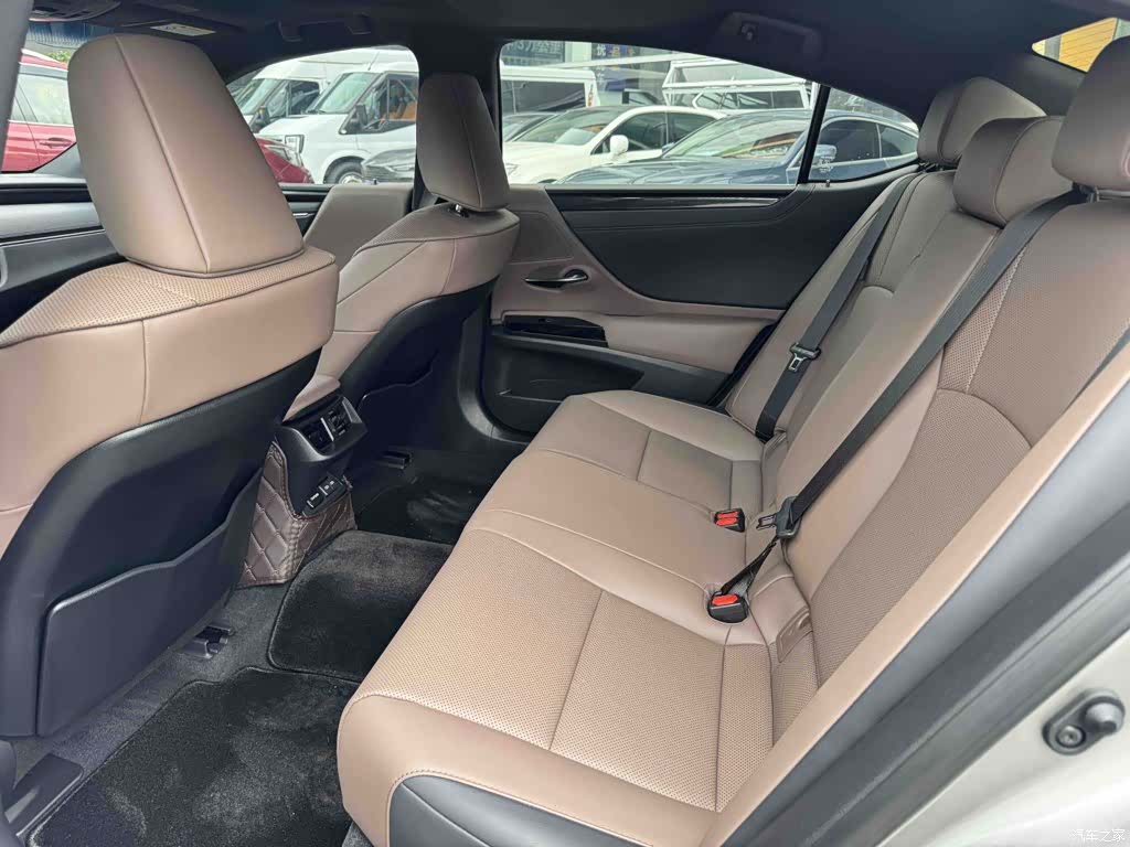 Lexus ES, 2022 17