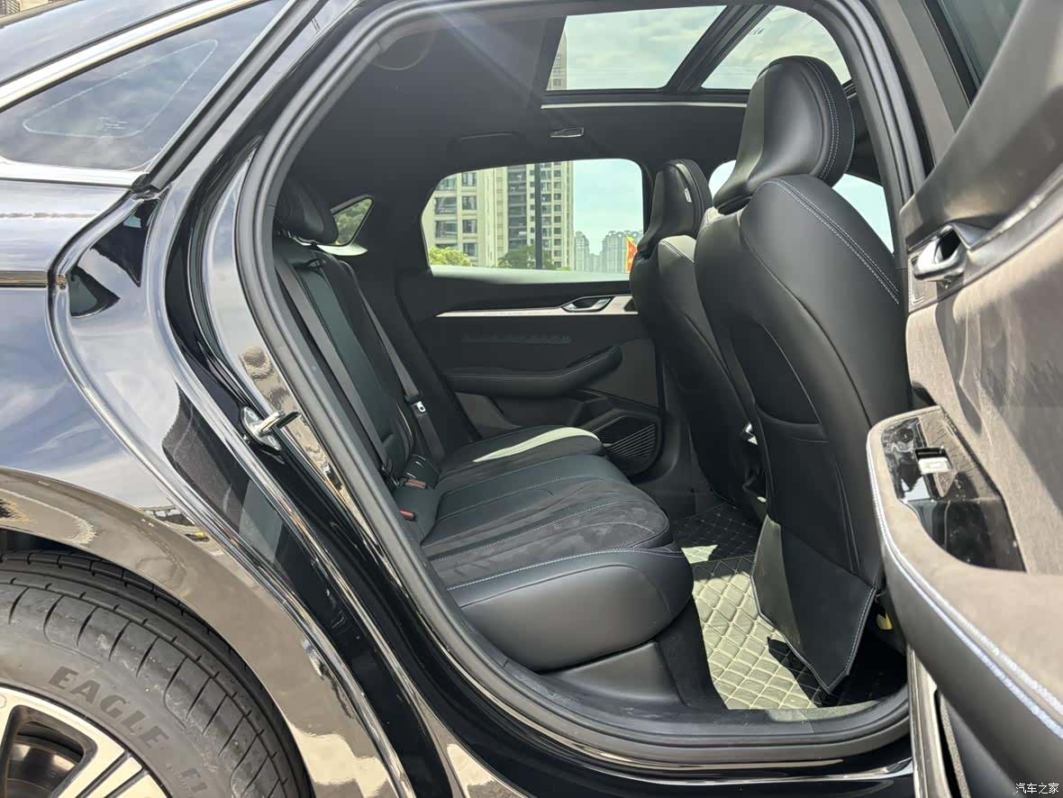 Geely Preface, 2025 10