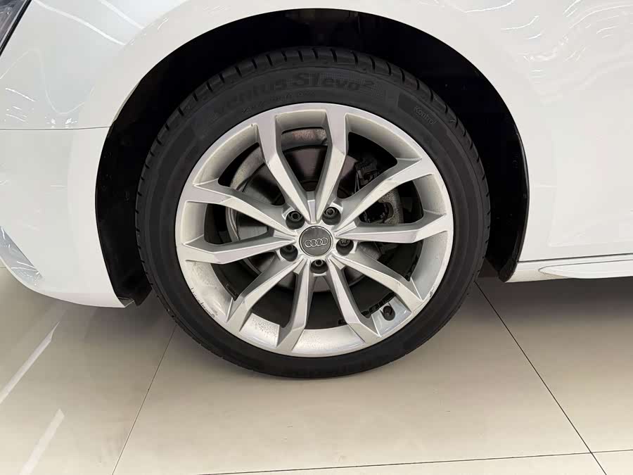 Audi A4L 2018, фото 4