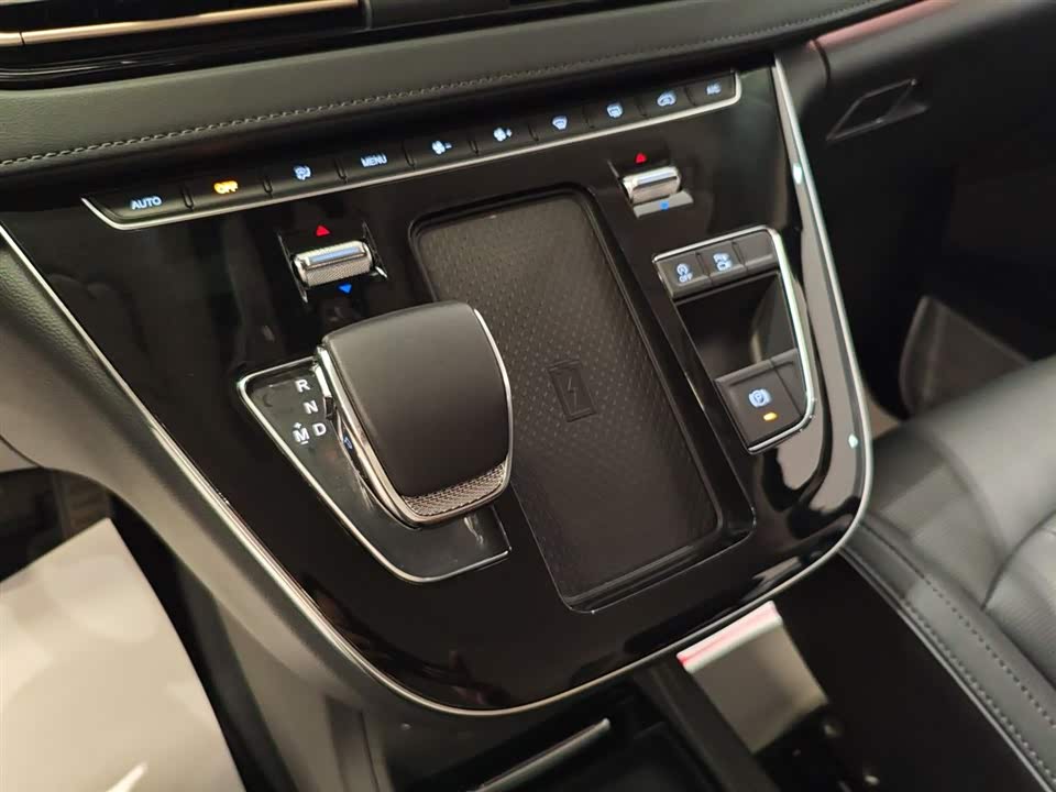 Hongqi HQ9