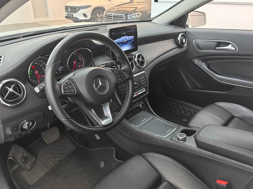 Mercedes-Benz GLA Mercedes-Benz GLA