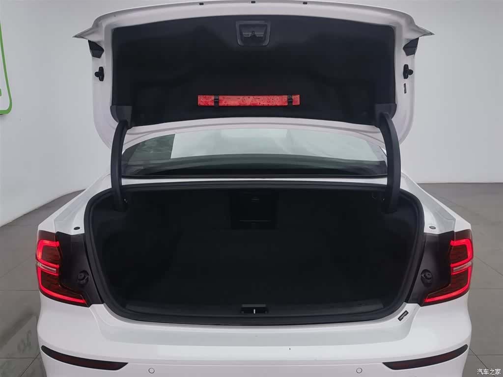 Volvo S60, 2023 16