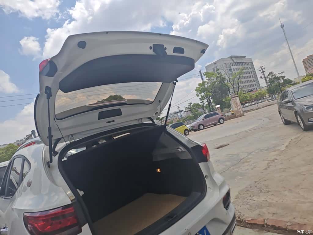 MG ZS, 2023 15