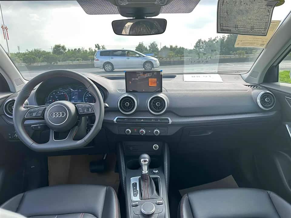 Audi Q2L