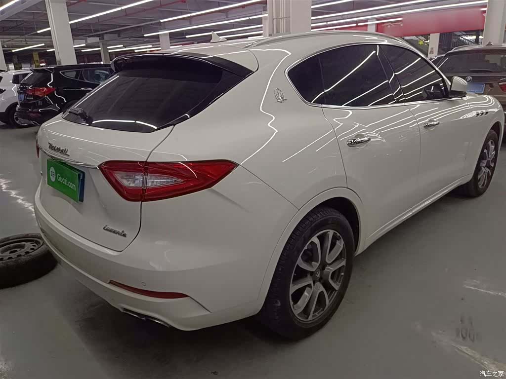 Maserati Levante, 2017 все фото
