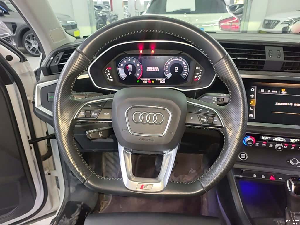 Audi Q3, 2022 11
