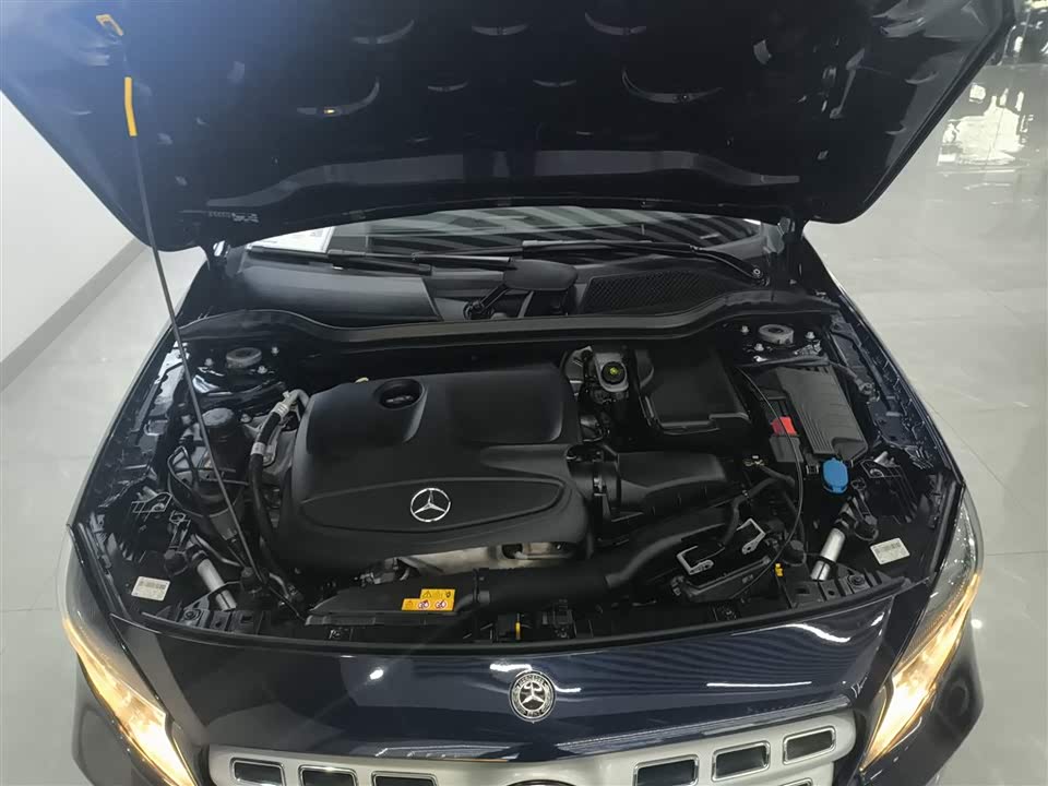 Mercedes-Benz GLA Mercedes-Benz GLA