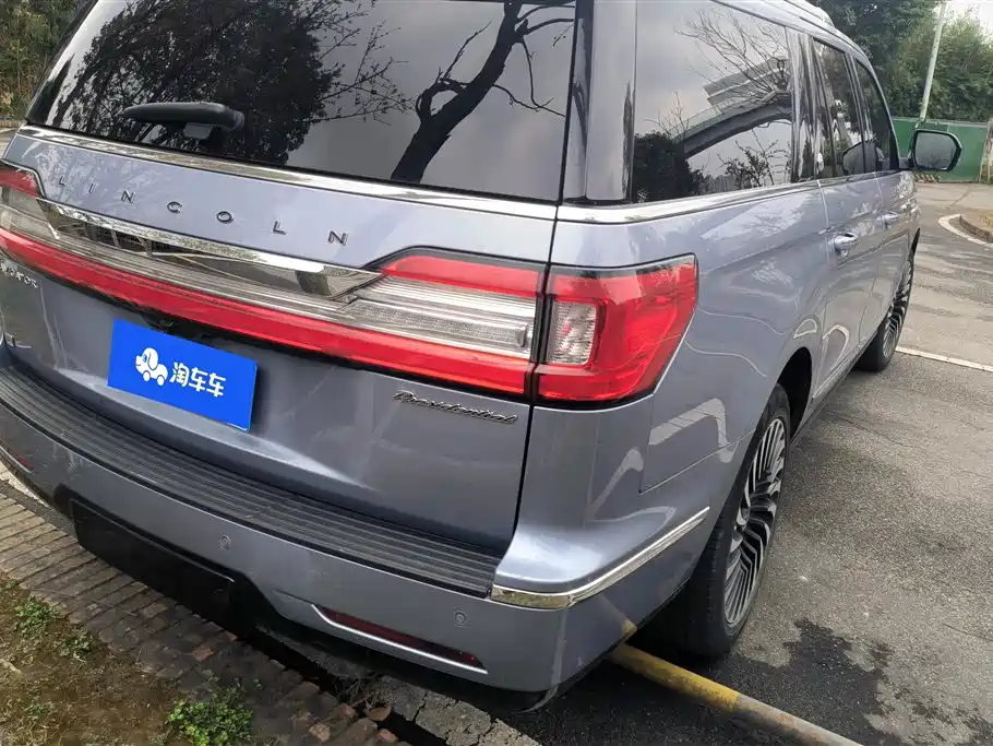 Lincoln Navigator