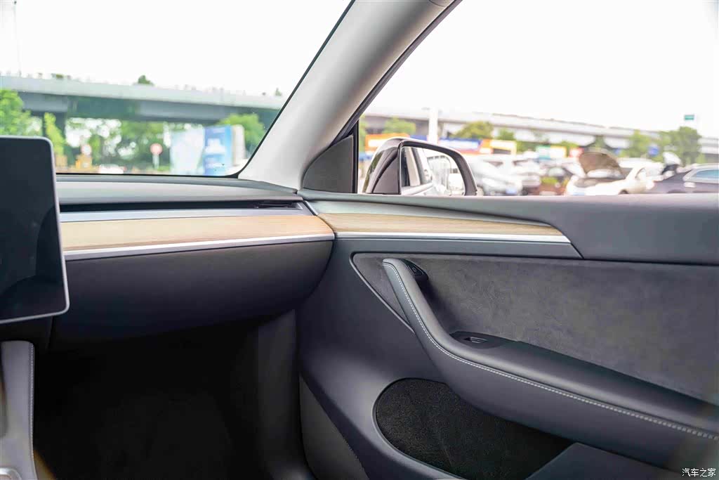 Tesla Model Y, 2022 18