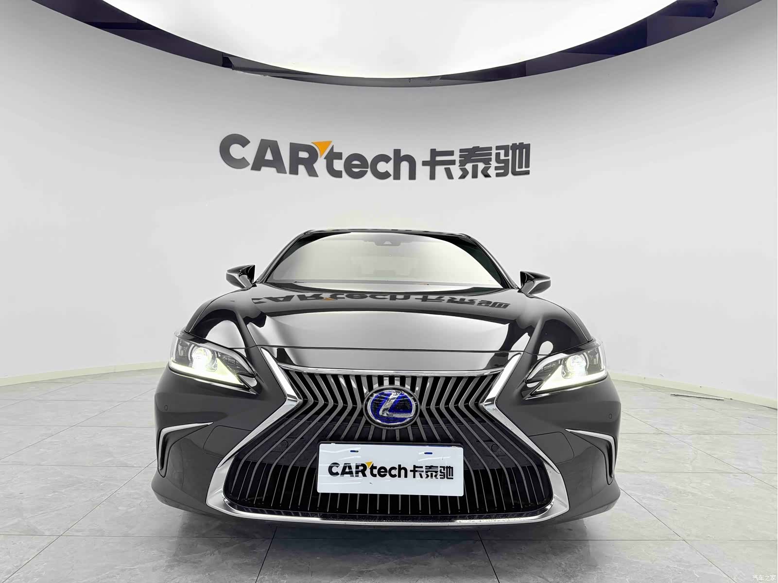 Lexus ES, 2018 2