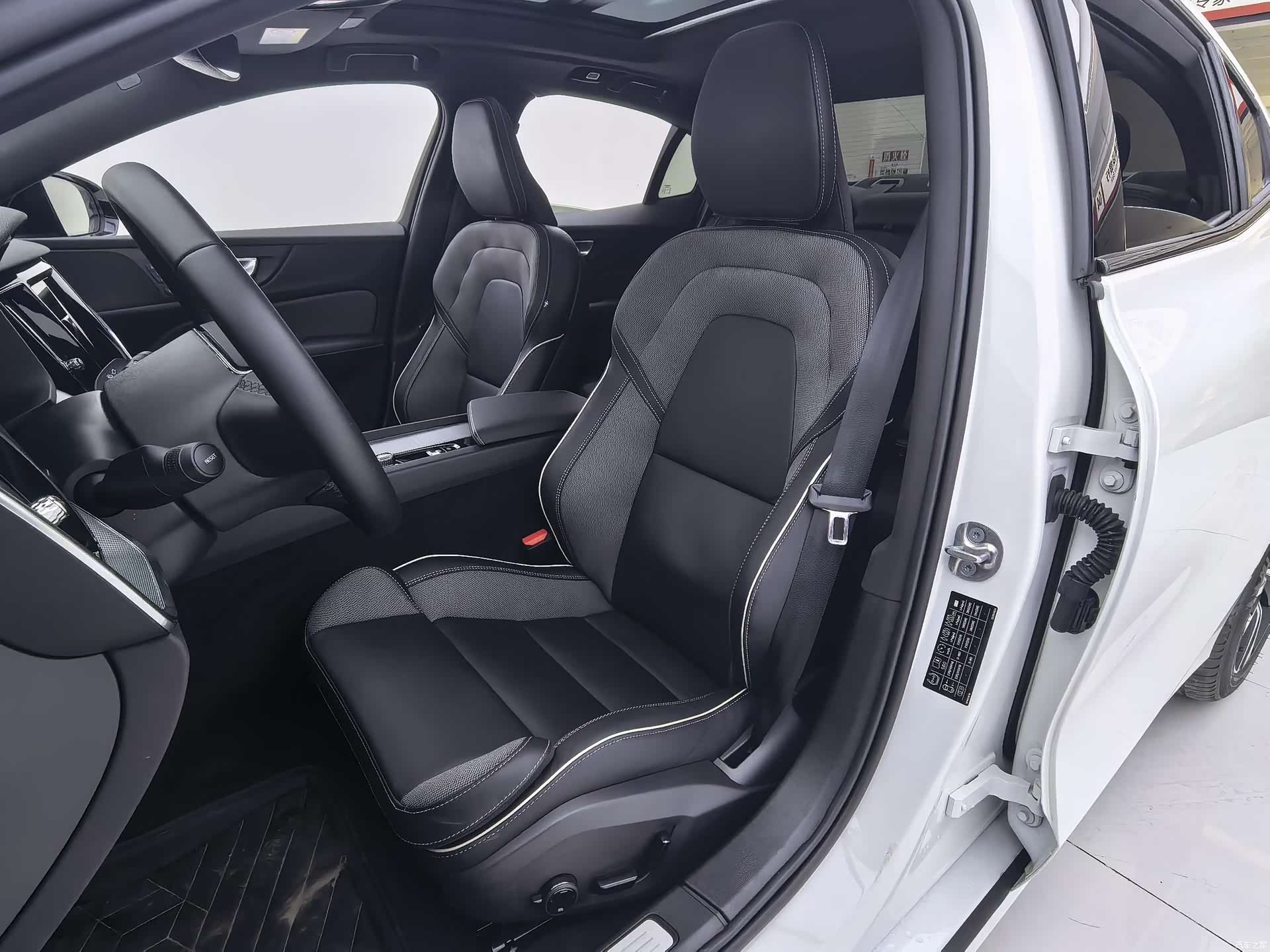 Volvo S60, 2025 25