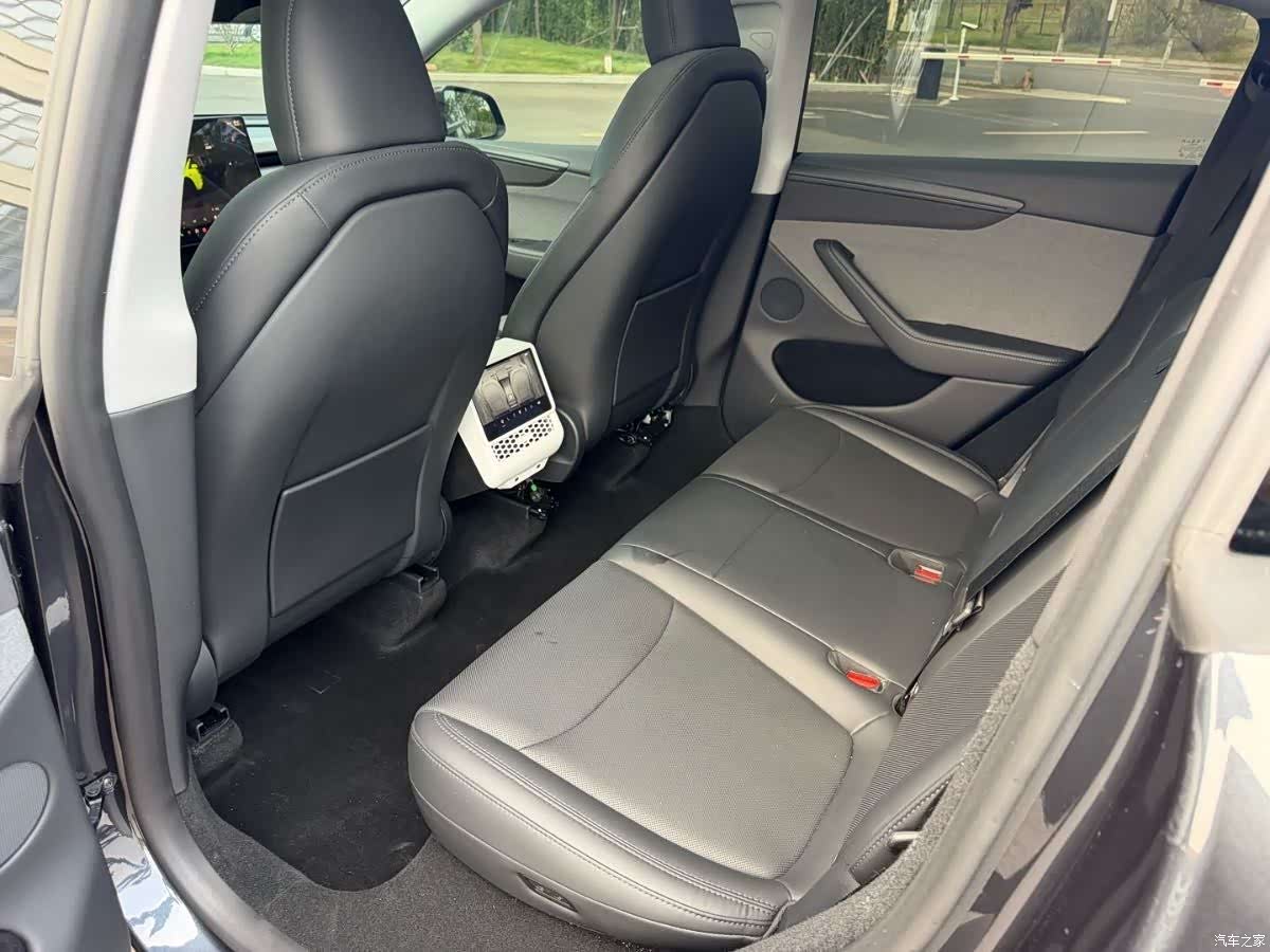 Tesla Model Y, 2025 14