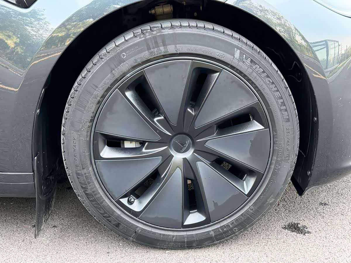 Tesla Model 3, 2025 8