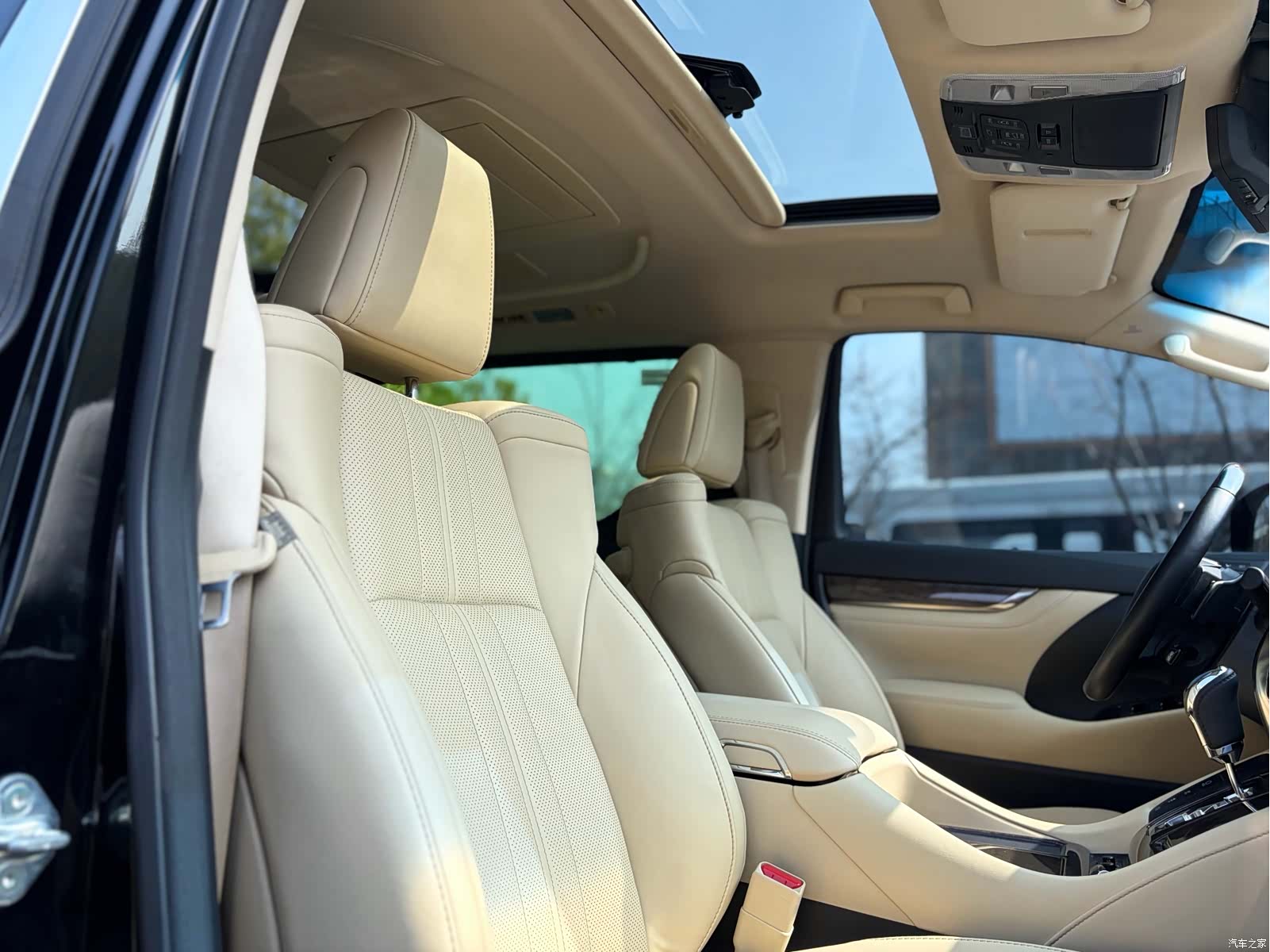 Toyota Alphard, 2022 14