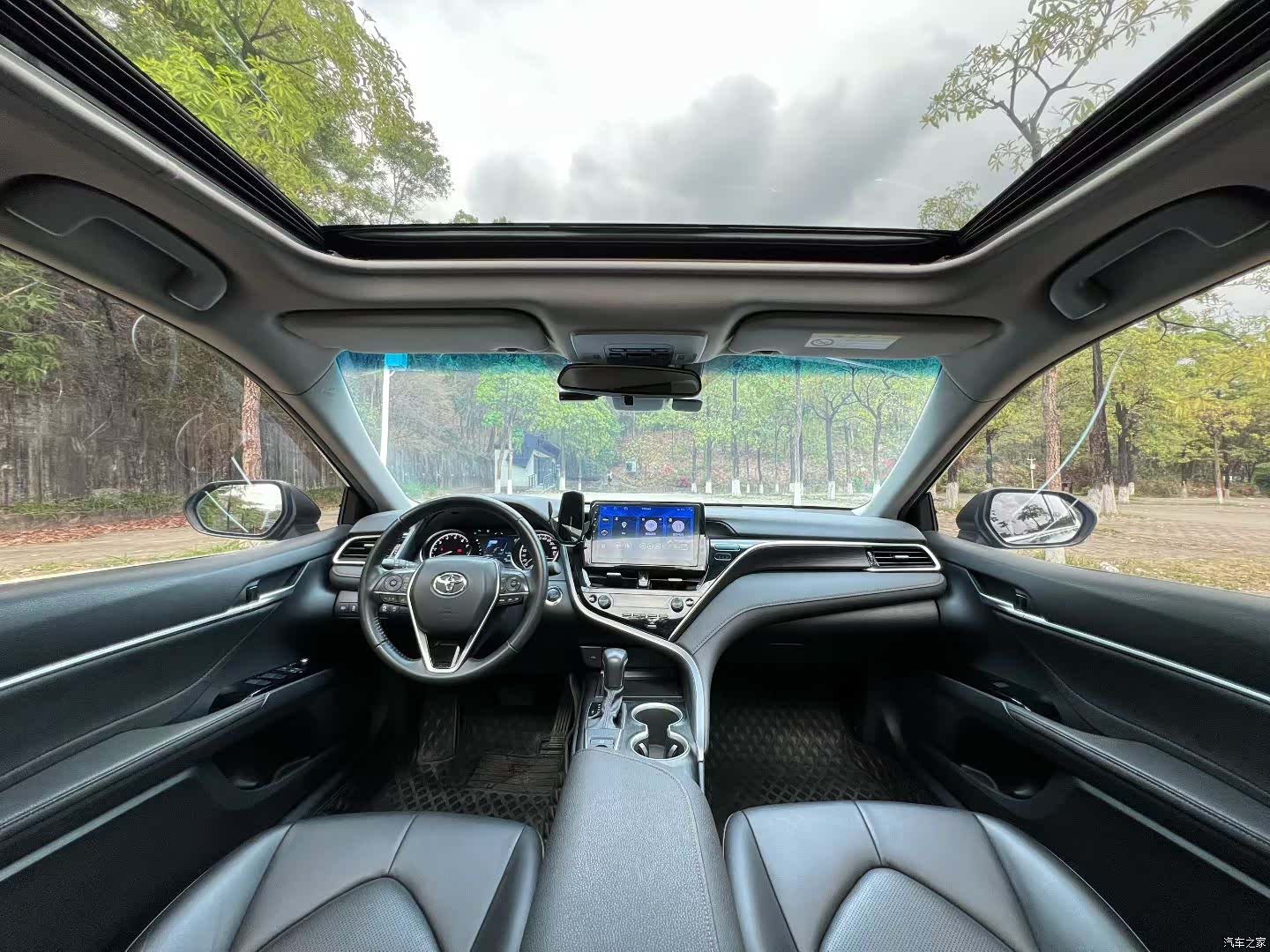 Toyota Camry, 2023 все фото