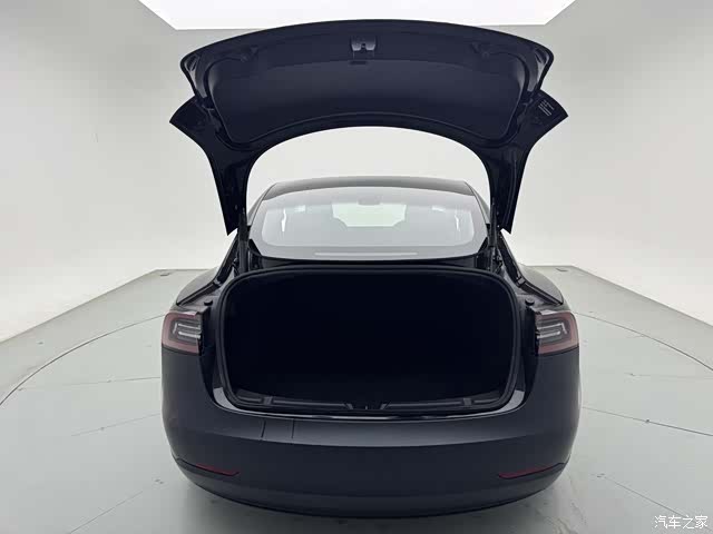 Tesla Model 3, 2023 17