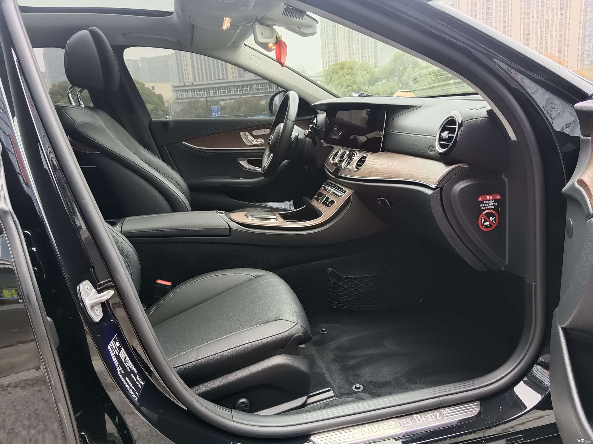 Mercedes-Benz E-Class, 2019 14