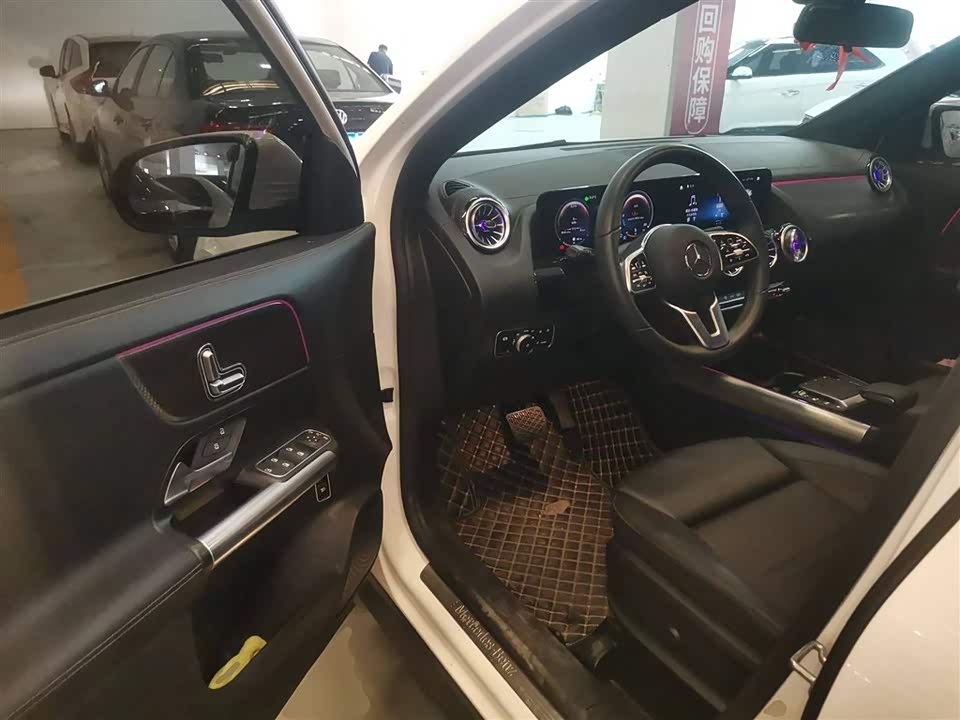 Mercedes-Benz GLA Mercedes-Benz GLA