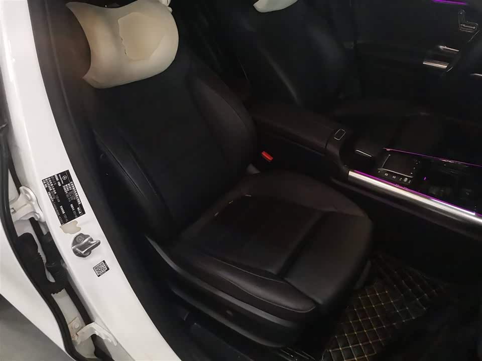 Mercedes-Benz GLA Mercedes-Benz GLA