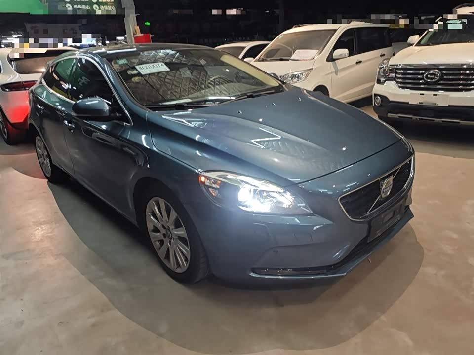 Volvo V40