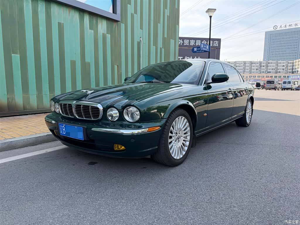 Jaguar XJ