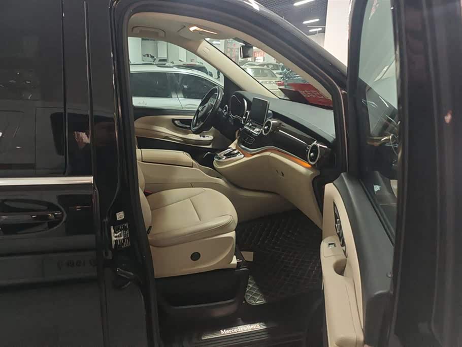 Mercedes-Benz V-class