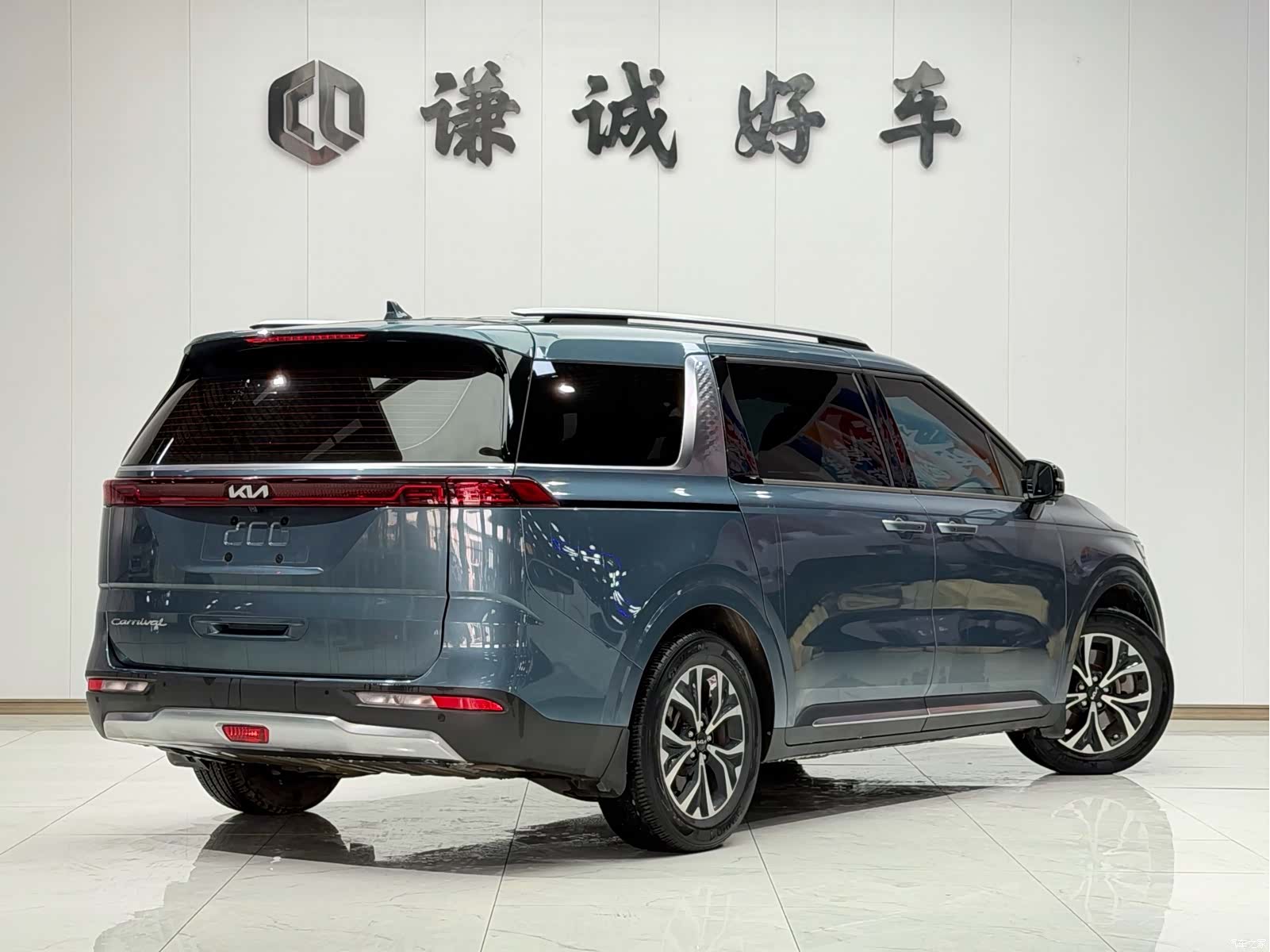 Kia Carnival, 2023 все фото