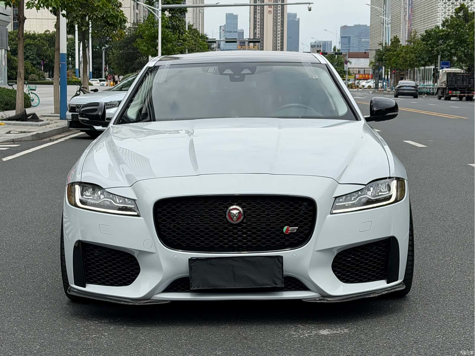Jaguar XF, 2017 2