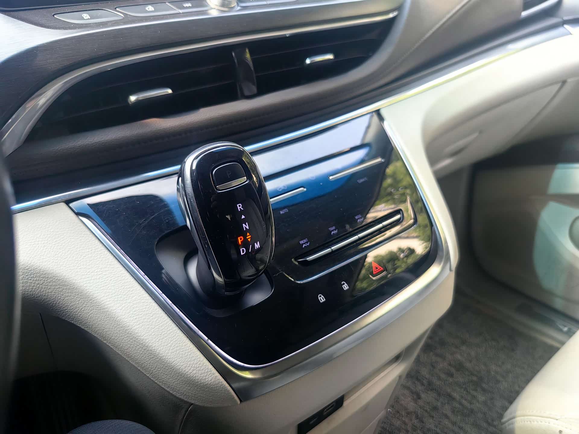 Buick GL8, 2020 10