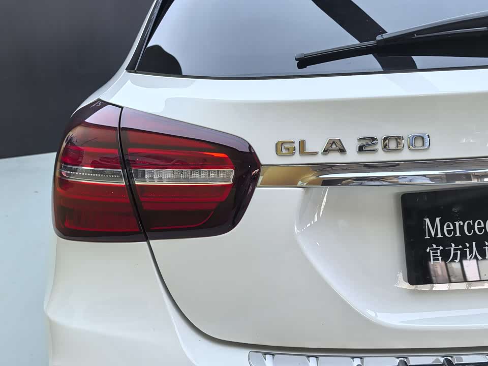 Mercedes-Benz GLA Mercedes-Benz GLA