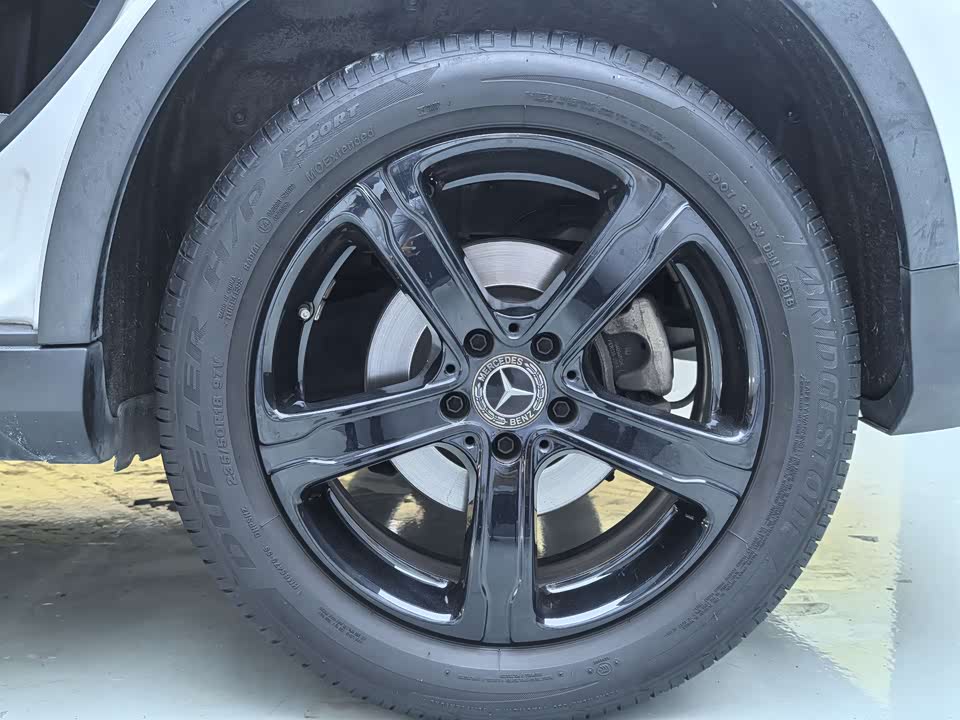 Mercedes-Benz GLA Mercedes-Benz GLA