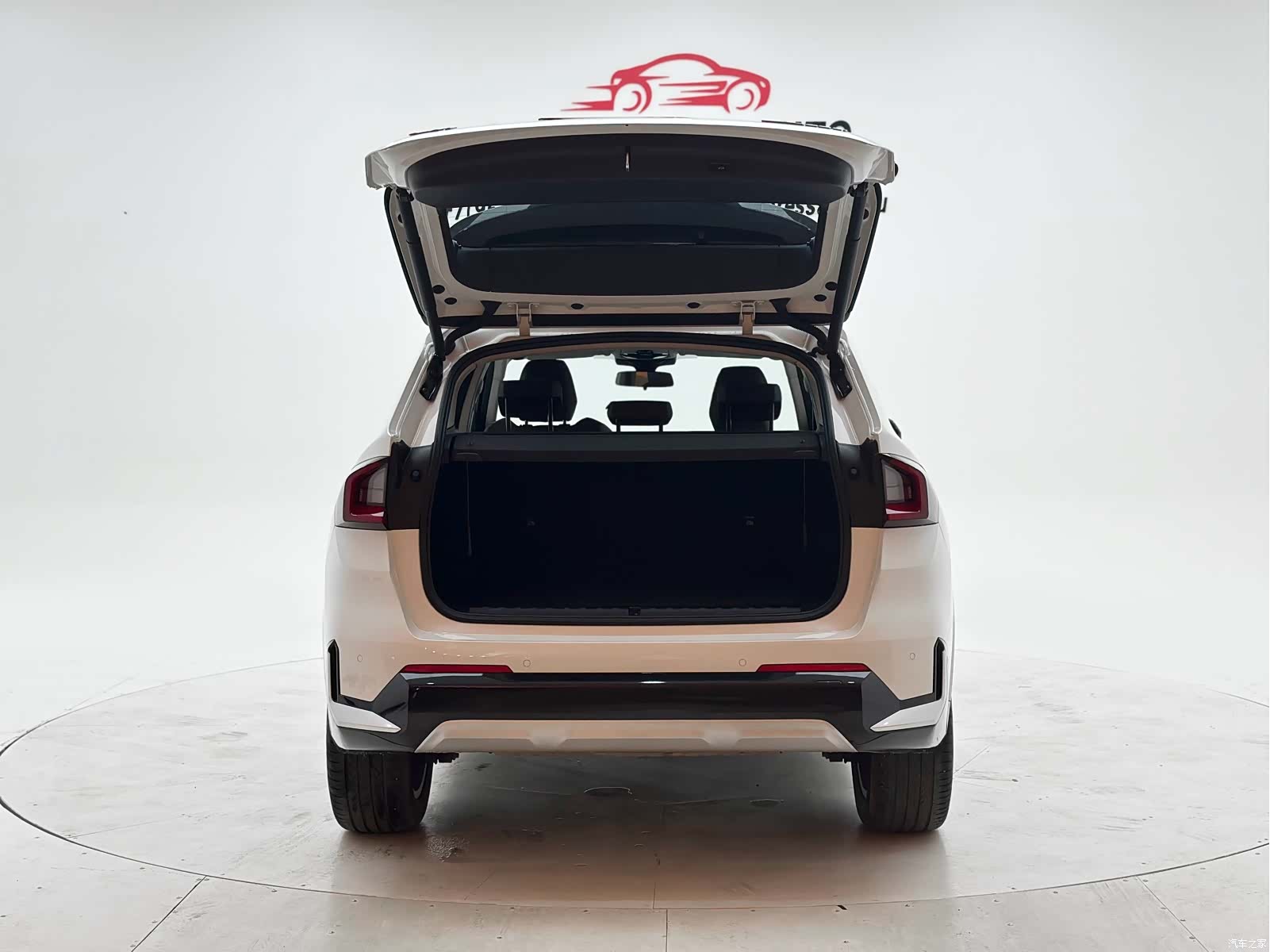 BMW X1, 2023 все фото